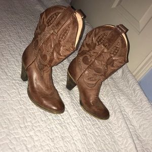 Cowgirl boots size 7